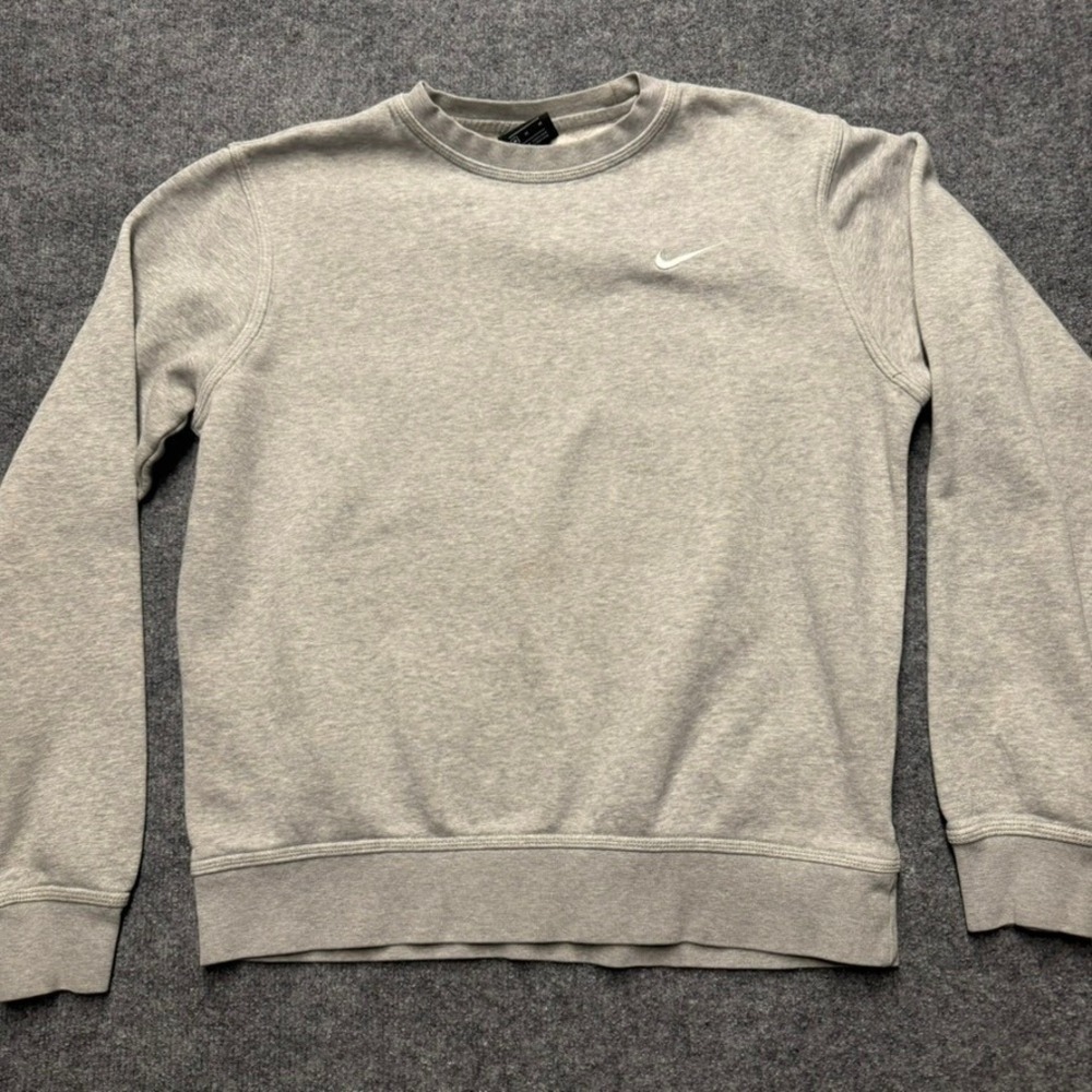 Nike Mens Club Fleece Crewneck Sweatshirt Heather Grey Embroidered Swoosh Medium